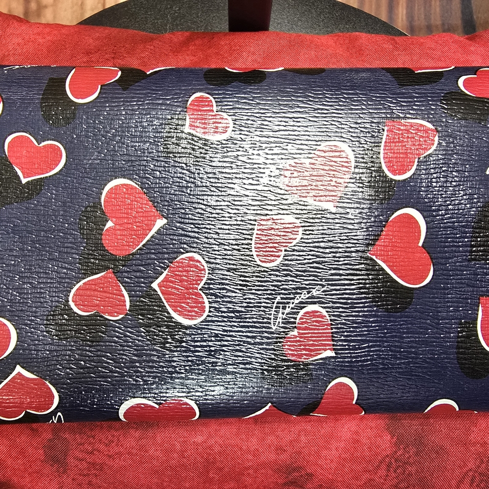 Gucci Navy Blue Wallet with Red Heart Print and Gold Logo - Picture 2 of 15